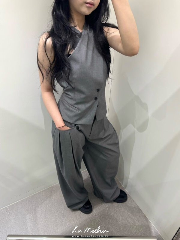 交叉領挖肩西裝背心